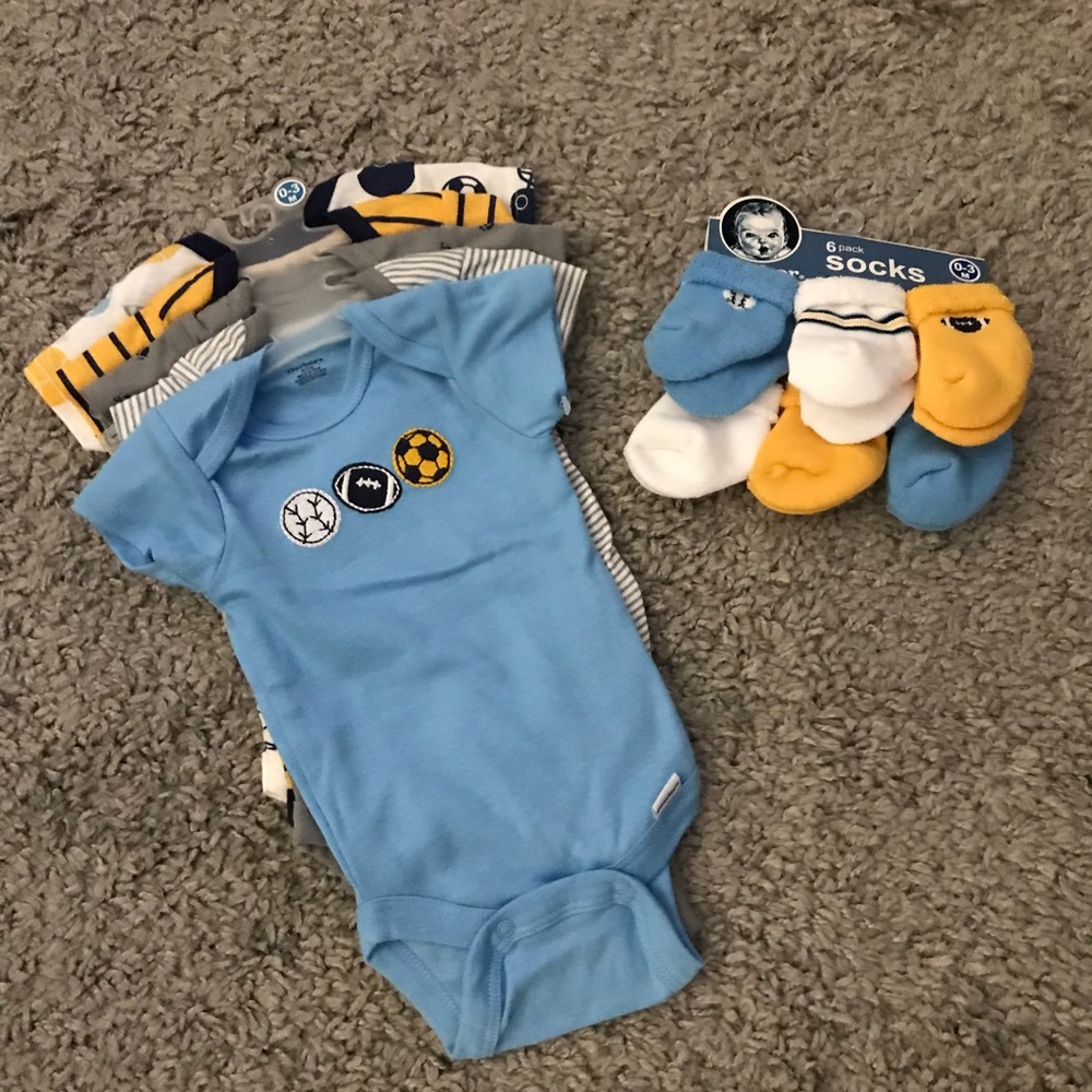 5 pack baby onesies and 6 pack socks